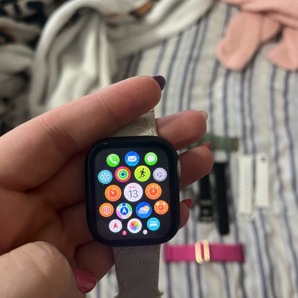 Smartwatch with Interchangeable Bands - Picture 2 of 2